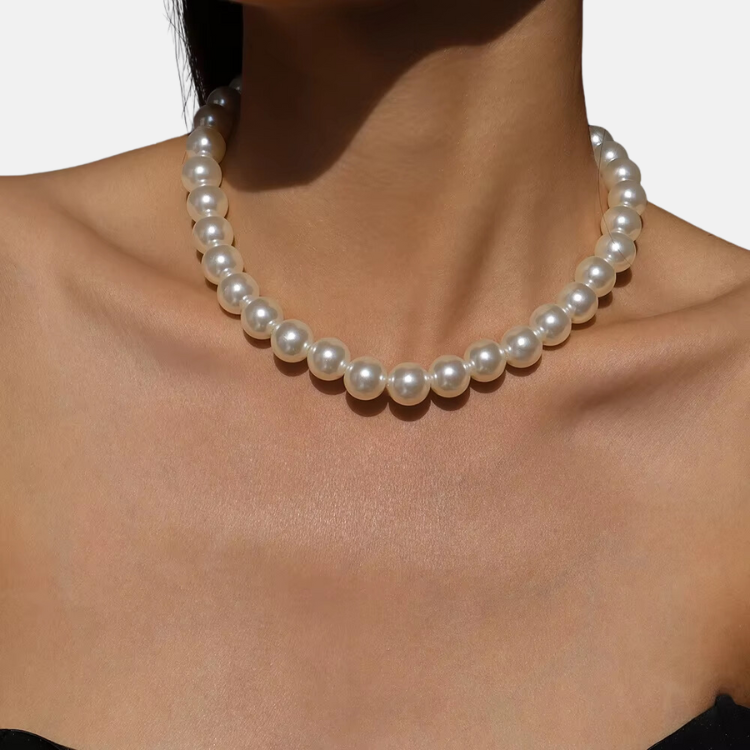 Classic Lustrous Pearl Necklace