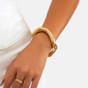 Classic Fluid Bangle